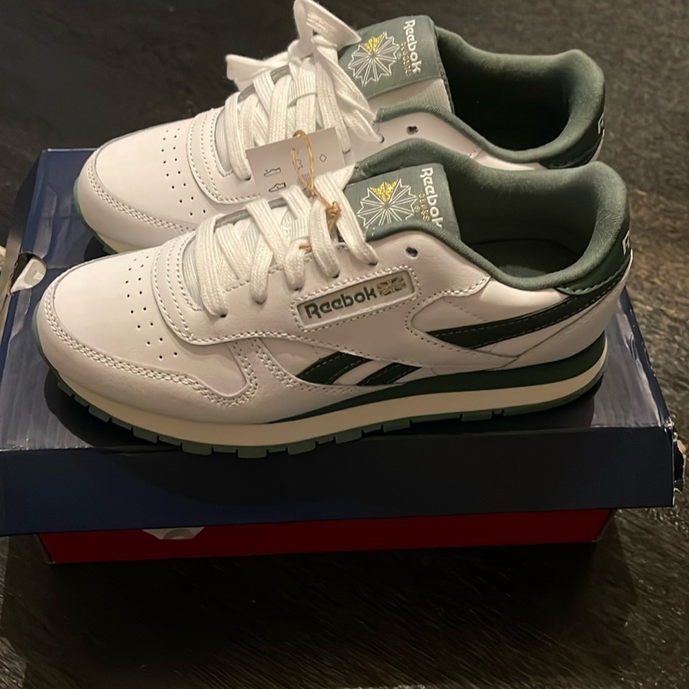Girls Reebok sneakers. Brand new with tags and box. Size 3.5